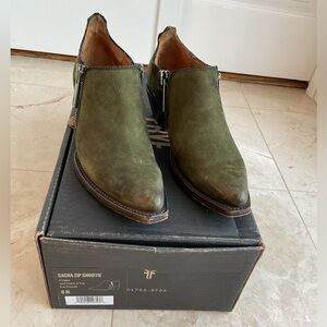 Frye women’s Sacha Zip Shootie